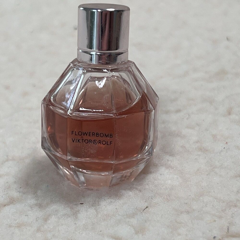 Viktor & Rolf Flowerbomb L'Eau de Parfum Mini .24 oz./7ml